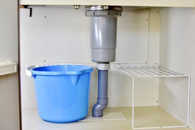 洗面台の修理事例｜洗面台下の配管から水漏れ